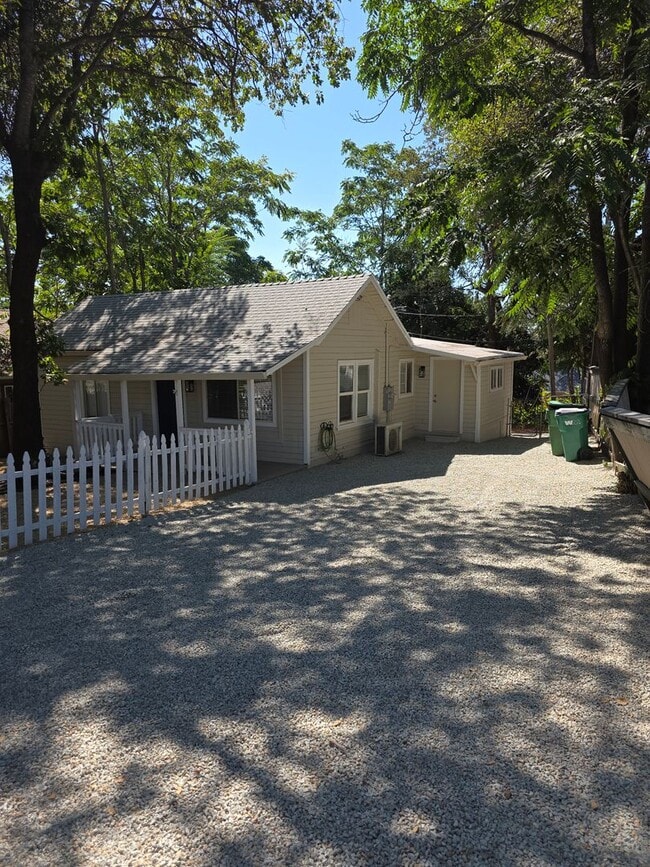 Building Photo - FULLY REMODELED 2 BED 1 BATH HOUSE IN SHASTA LAKE CITY