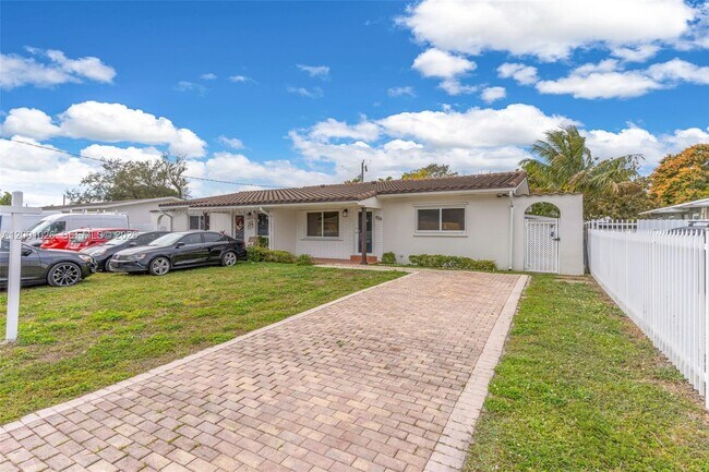 Photo - 310 SW 76th Ct