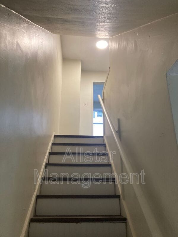 Photo - 944 S Central Dr