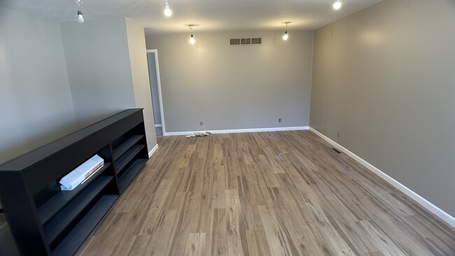 Photo - 205 Lakewood Dr