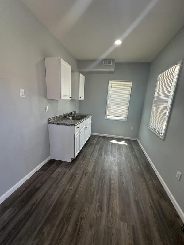 Photo - 17568-70  Lakeshore Boulevard - 10