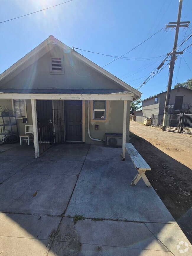 Building Photo - 616 J St Unit 616 J St. Rental