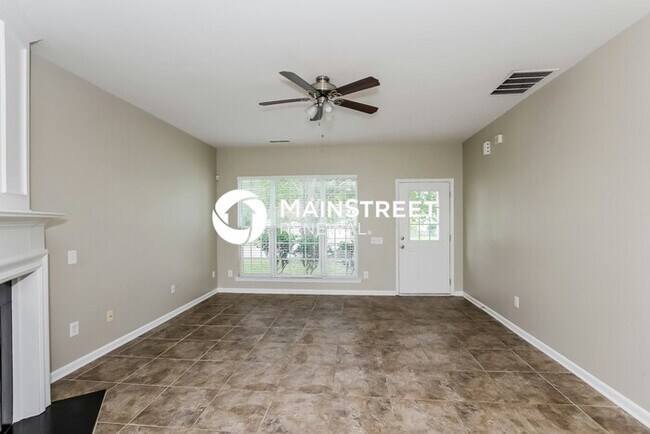 Photo - 3 Bedroom Pet-Friendly Home in Charlotte, NC with Main Street Renewal
