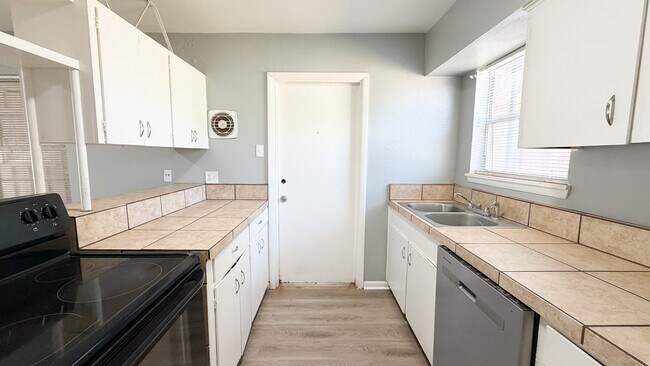 Photo - Kentwood Apartments Unidad 1706 A