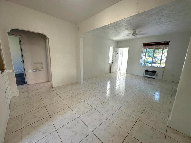 Photo - 937 NW 46th St