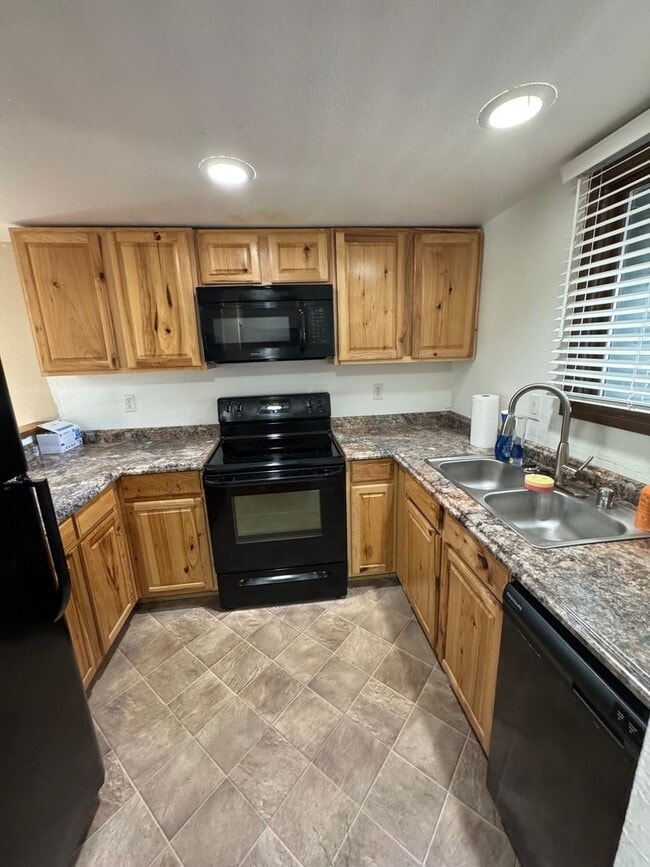Building Photo - 10245 Jamestown Dr
