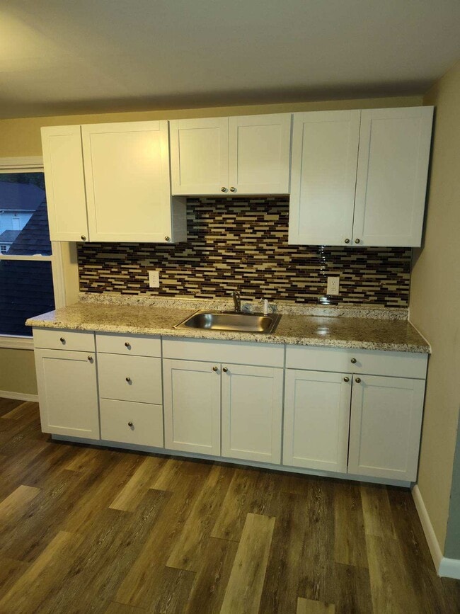 Kitchen - 951-2 Carmalt St Unit Second Floor