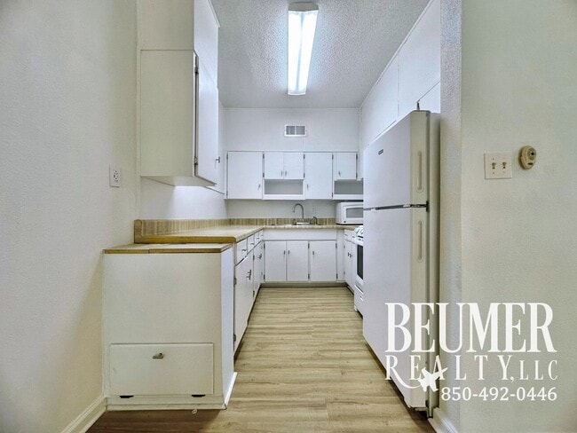 Photo - Charming Updated 2br/1ba Mid-Century Cottage