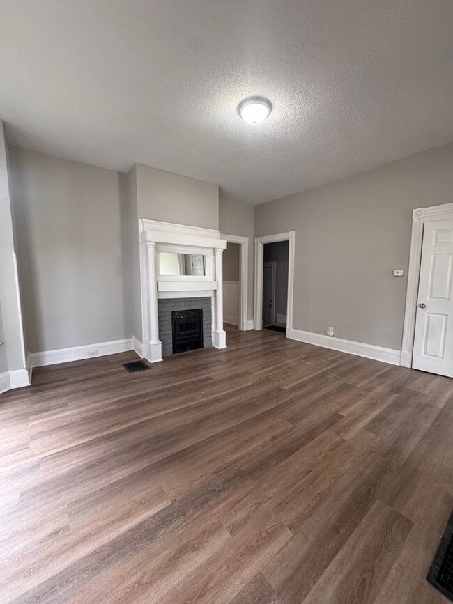 Photo - 821 Heaton St