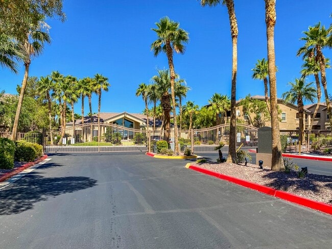 Photo - 3 Bedroom 1 3/4 bath condo ready for move in located in wonderful Mountains Edge . Unit 2024