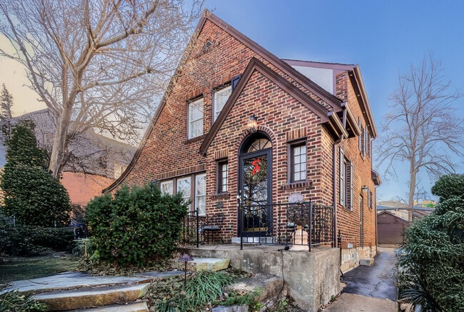 Building Photo - 525 Donne Ave