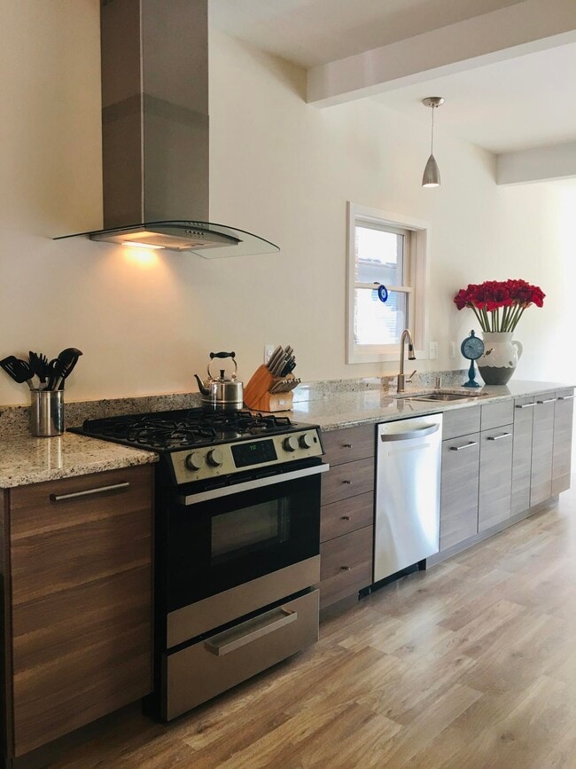 Building Photo - 330 S Main St