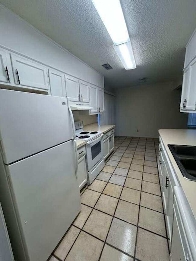 Photo - Very nice 2 bed 2 bath water paid Unidad Grimes