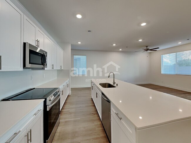 Photo - 5735 Morgans Mile Street