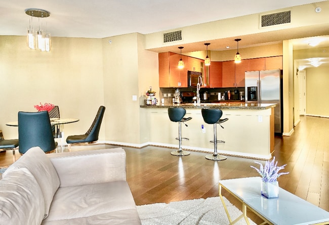 Photo - 819 Virginia St