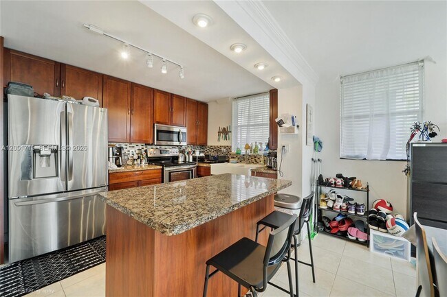 1801 S Treasure Dr Unidad 421
