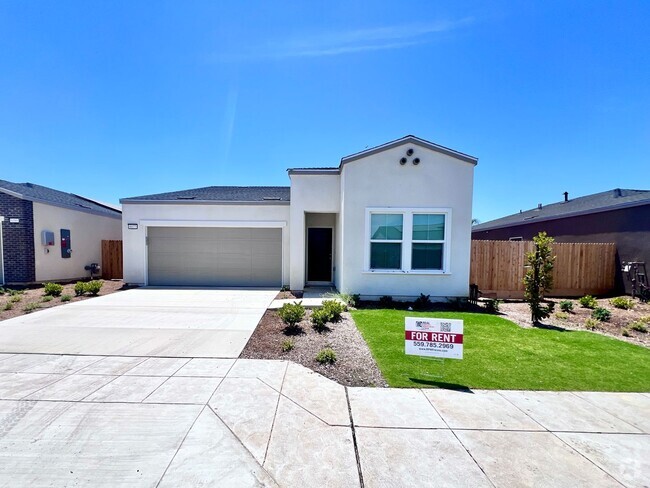 Building Photo - $2,595 Fowler & Dakota, 4 Bedroom 2 Bathro... Rental