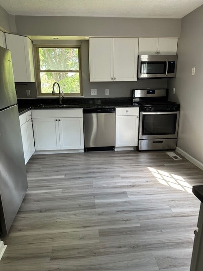 Photo - 1326 N Woodburn Ave