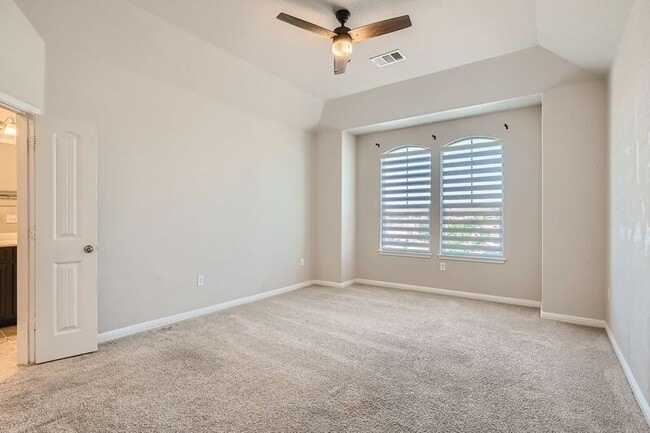 Photo - 403 Epiphany Ln