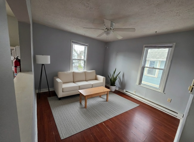 Building Photo - 1777 Marks Ave Unit #2