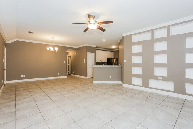 Photo - 811 N Ridge Dr