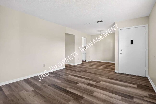 Photo - 482 Bentwood Ln