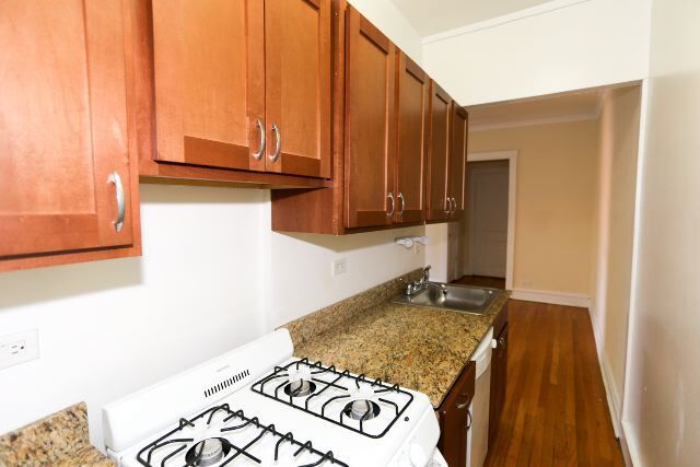 Photo - 836 W Cornelia Ave Unit D4