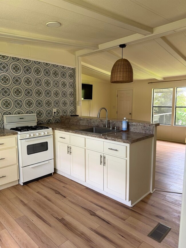 Photo - 360 Tirana Ave