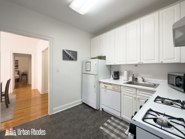 Photo - 621 W Cornelia Ave Unit M07B