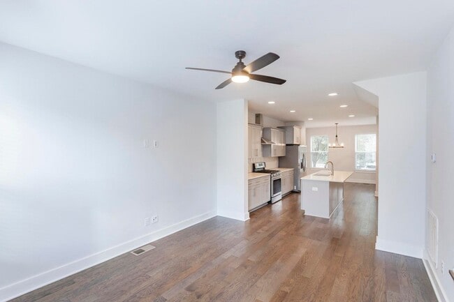 Photo - 708 Tral St