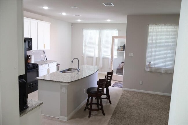 Photo - 11500 Maple Leaf Way