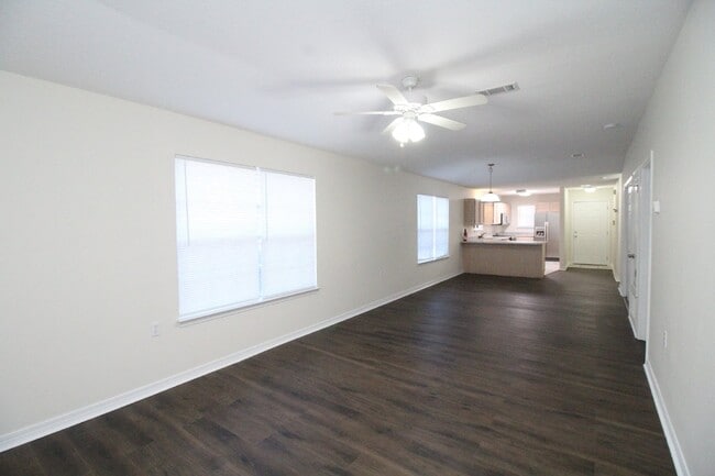 Northeast Pensacola 2BR, 2BA End-Unit Townhome Near Davis Hwy & UWF with Stainless Appliances, Fe...