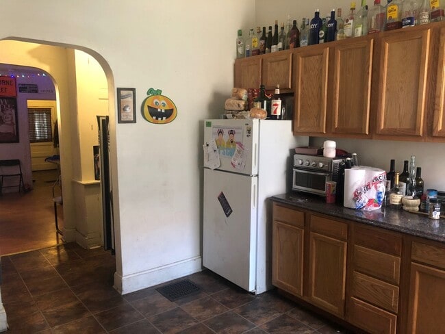 166 Robinson St Unit 1
