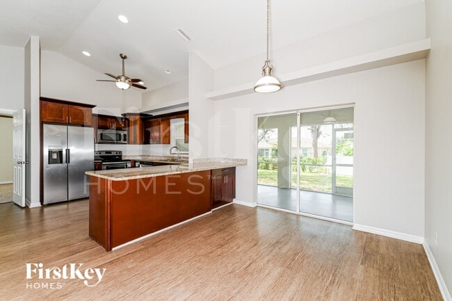 Photo - 118 NE 6th Ave