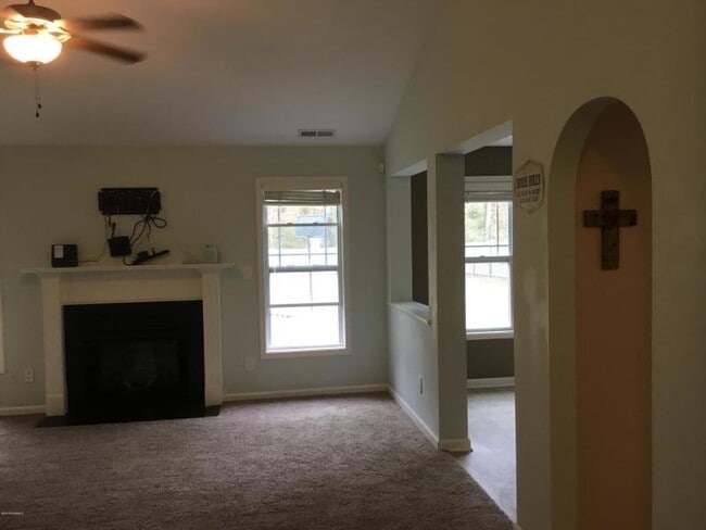 Photo - 3 Bedroom 2 Bath in Richlands