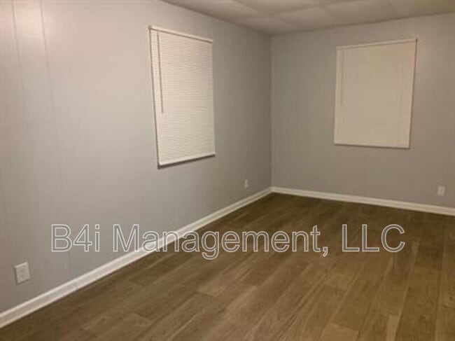 Building Photo - 324 Mays Ave Rental