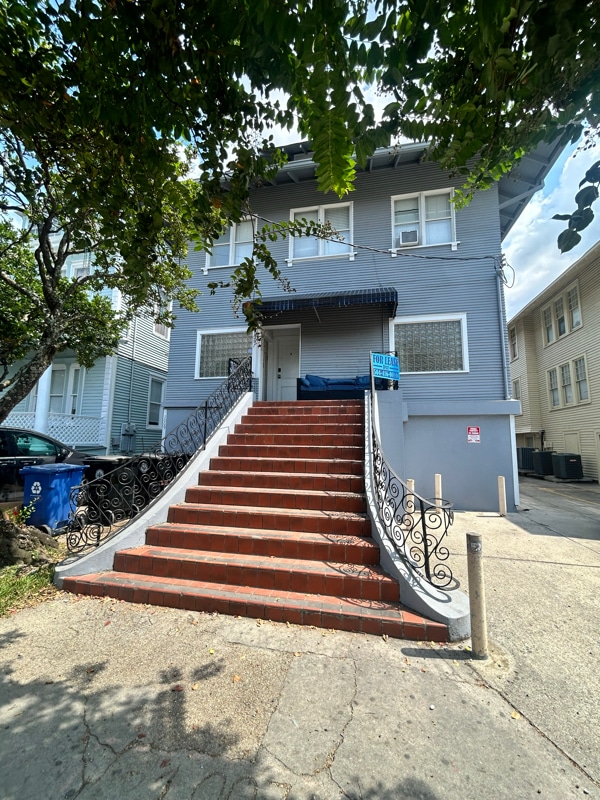 Building Photo - 1009 Broadway St Rental