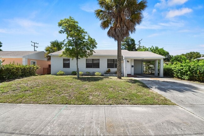 Building Photo - Stunning Renovated 3-Bedroom Home in West ...