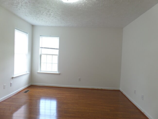 Photo - 2047 Horncastle Dr