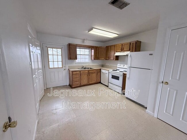 Photo - 201 Crystal Ln