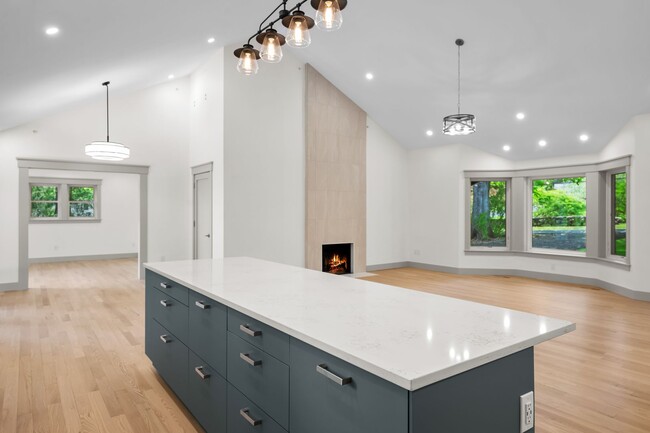 Photo - Modern Farmhouse 3 Bedroom 3.5 Barhroom