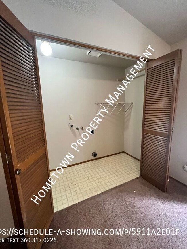 Photo - Lake Forest Rambler with Long Lake Access!