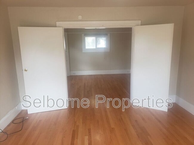 Photo - 546 Merrimac St