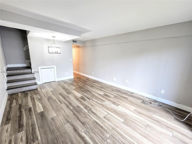 Building Photo - 1201 SW 42nd Ave Unit 201 Rental