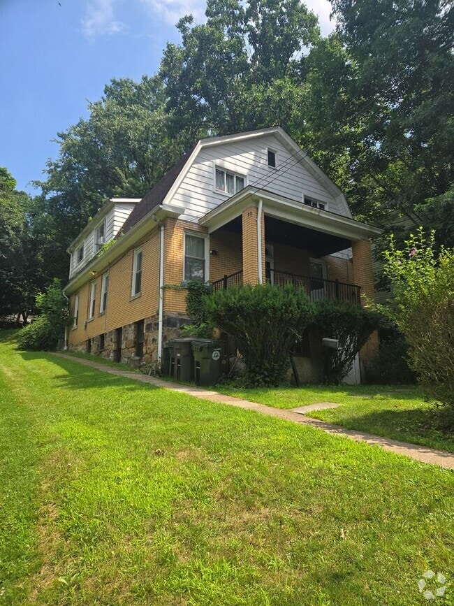 Building Photo - 2-bedroom 1st floor apartment for rent in ... Unit 1