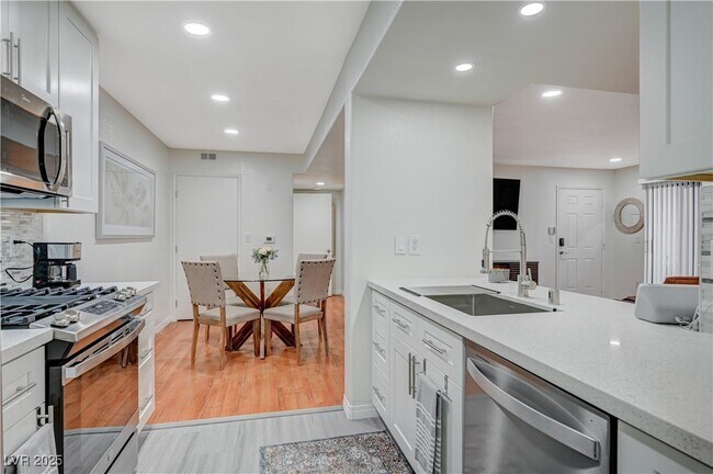 Photo - 950 Seven Hills Dr Unidad 2312 Rental