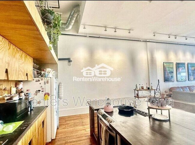 Photo - 522 1/2 E Grand Ave