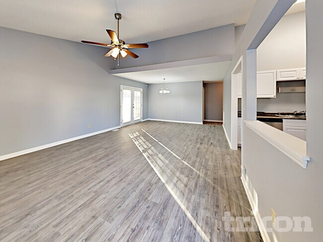 Photo - 305 Trowbridge Rd