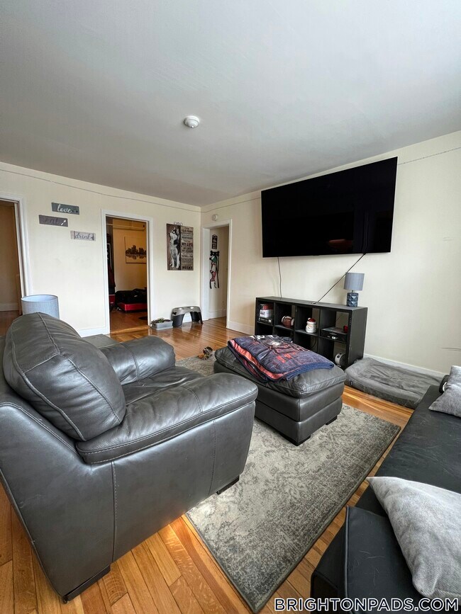 Building Photo - 1607 Commonwealth Ave Rental
