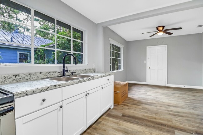 Photo - 1513 E 37th St